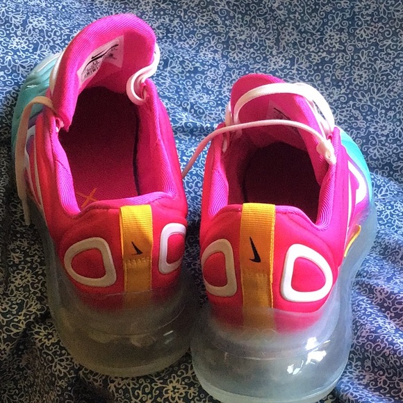 🌟Last chance!🌟 Nike 720 - Picture 2 of 4